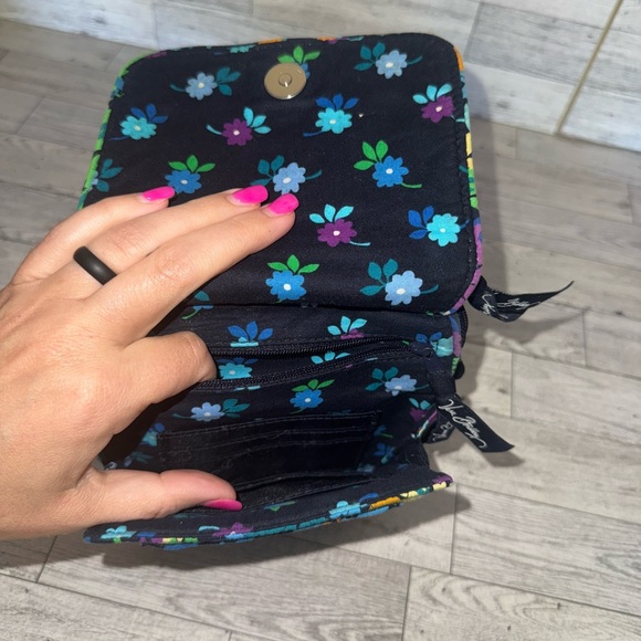 Vera Bradley Floral Crossbody with adjustable strap - Picture 8 of 14